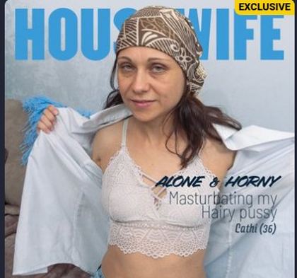 Tegel Housewife met titel en speelduur